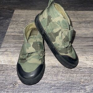 Old Navy Toddler Camo Sneakers Size 6 Mid Top Velcro Green Camouflage Shoes